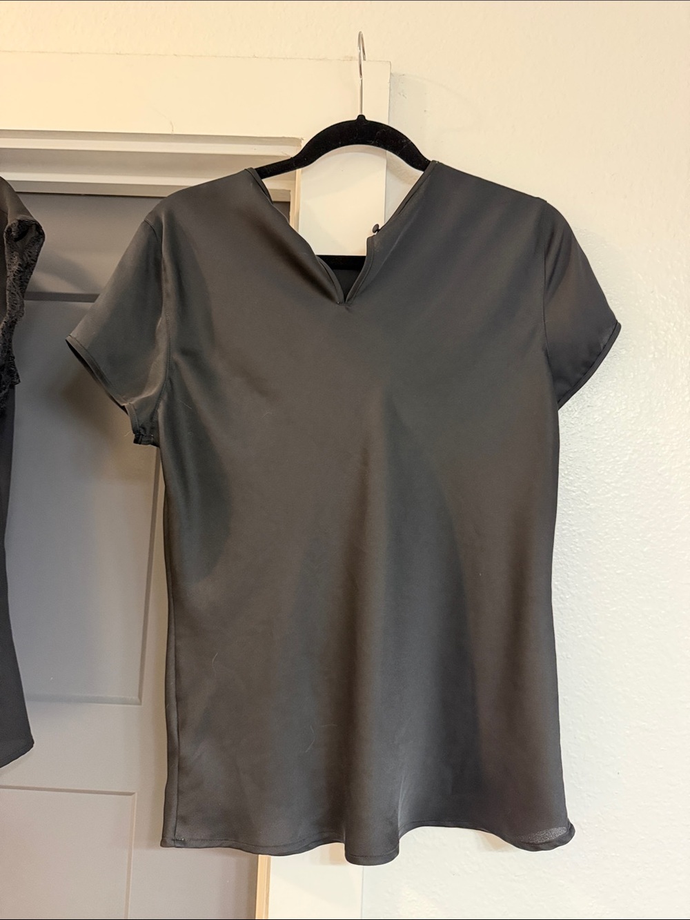 Lot of 4 Black Women's Tops - Classic Work & Casual Styles - Picture 3 of 9